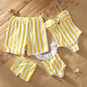 Trajes de baño a juego familiares amarillos de verano