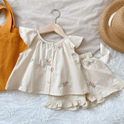 Conjunto de verano con estampado floral para niña: top con mangas voladoras + pantalones cortos
