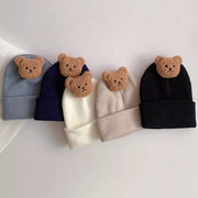 Gorro tejido con osito para bebé: gorro cálido y acogedor 