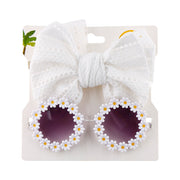 Conjunto de gafas de sol modernas y bonitos gorros con lazo para niños
